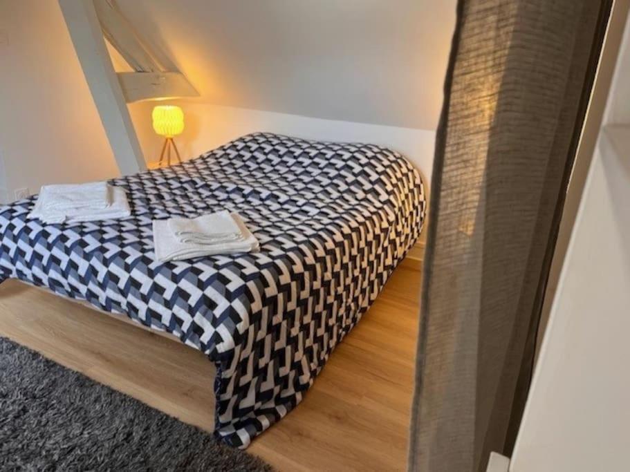 לה מאנש Appartement Calme Entre Ville Et Circuit מראה חיצוני תמונה