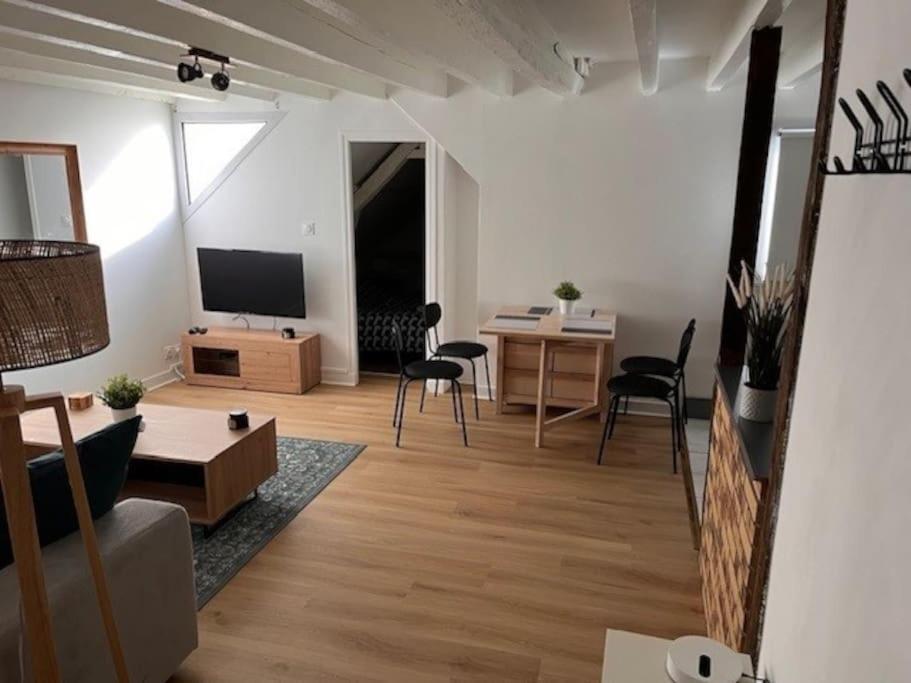 לה מאנש Appartement Calme Entre Ville Et Circuit מראה חיצוני תמונה