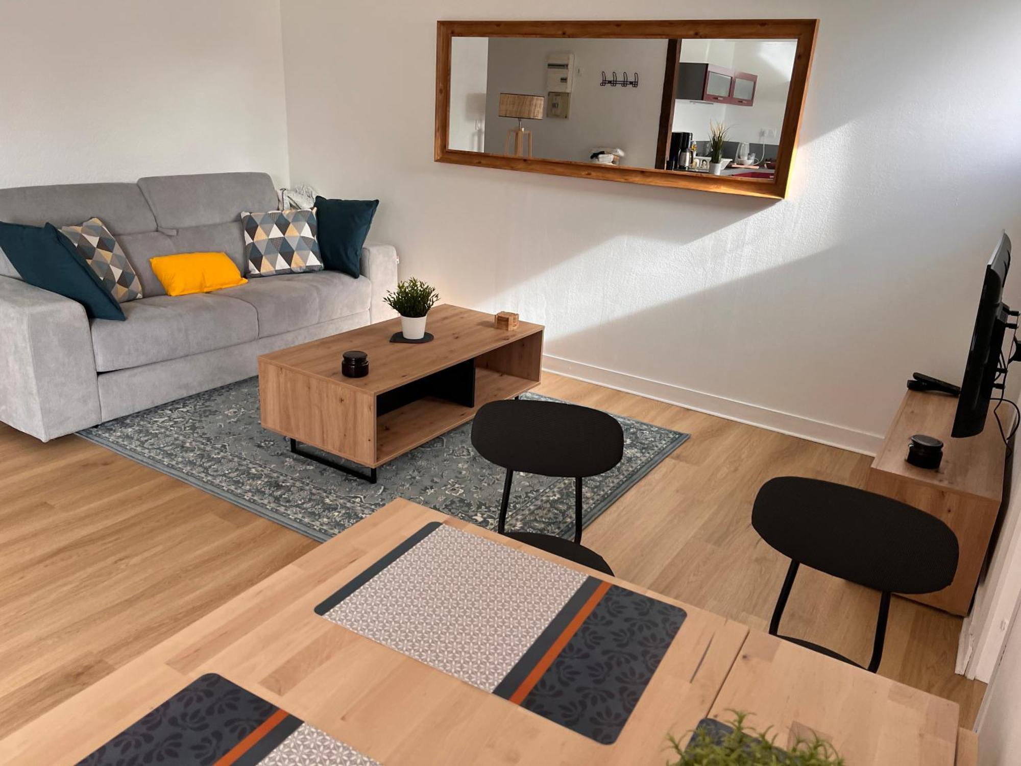 לה מאנש Appartement Calme Entre Ville Et Circuit מראה חיצוני תמונה